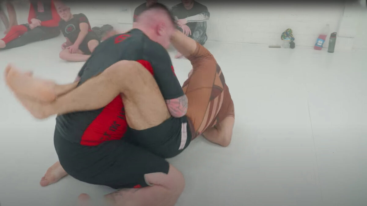 sitting up to an elbow for an armbar from closed guard