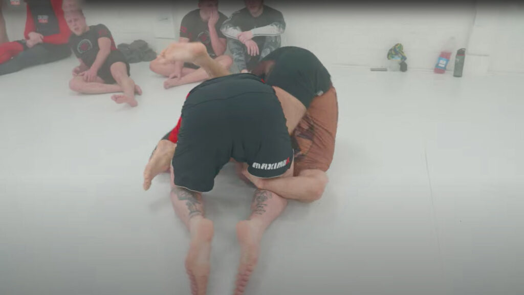 moving hips to attack an armbar from closed guard 